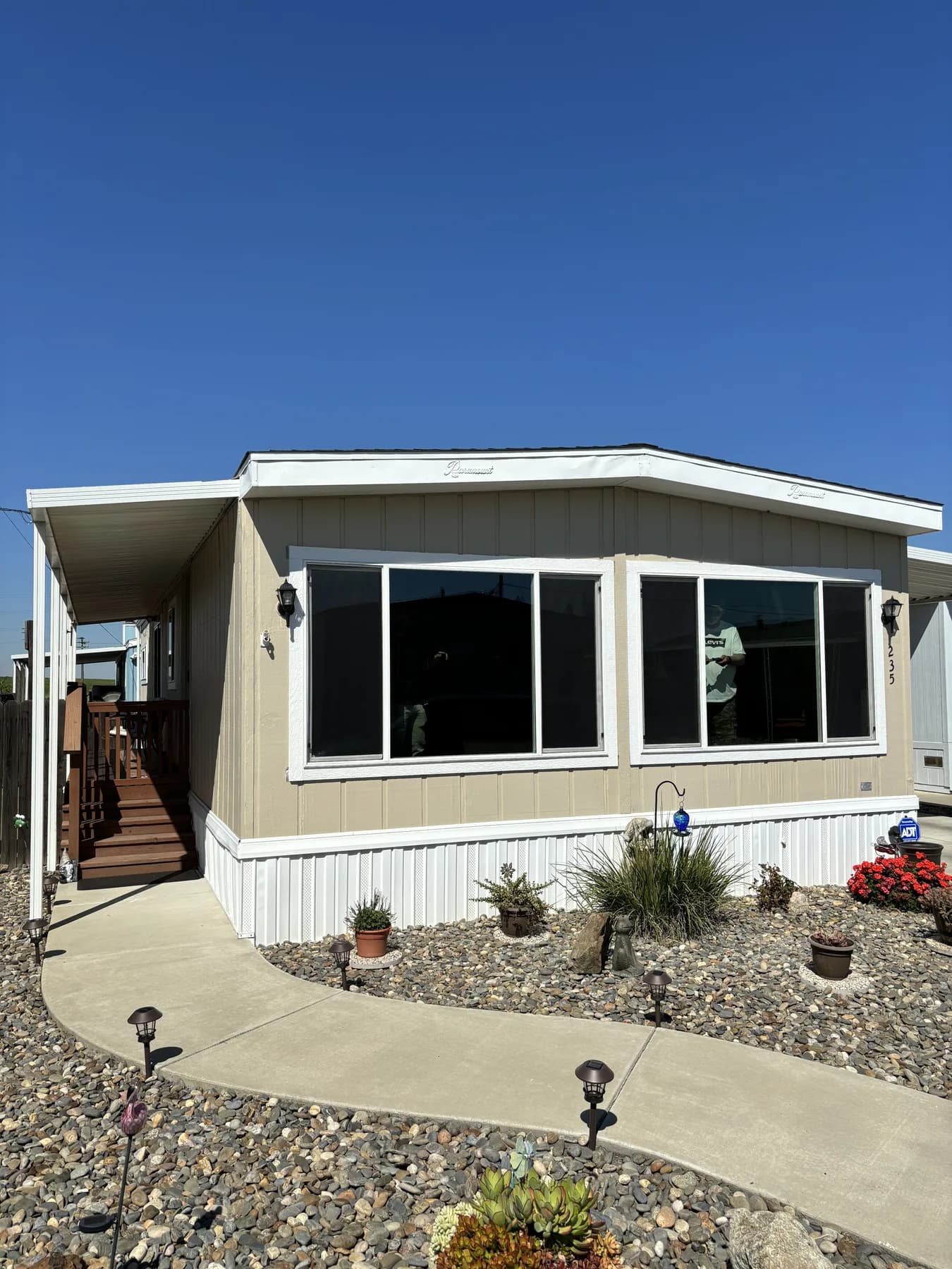 Manufactured home in the Central Valley with solar control window film fitted